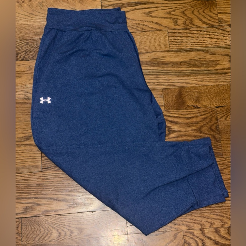 Under Armour. Women’s Cropped Joggers. Tonal Blue stripe. Size Medium.